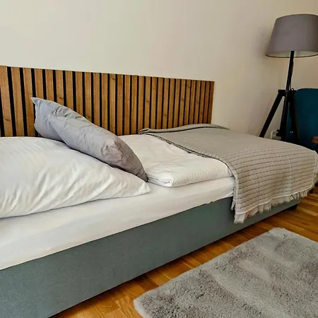 Gold Apartment *